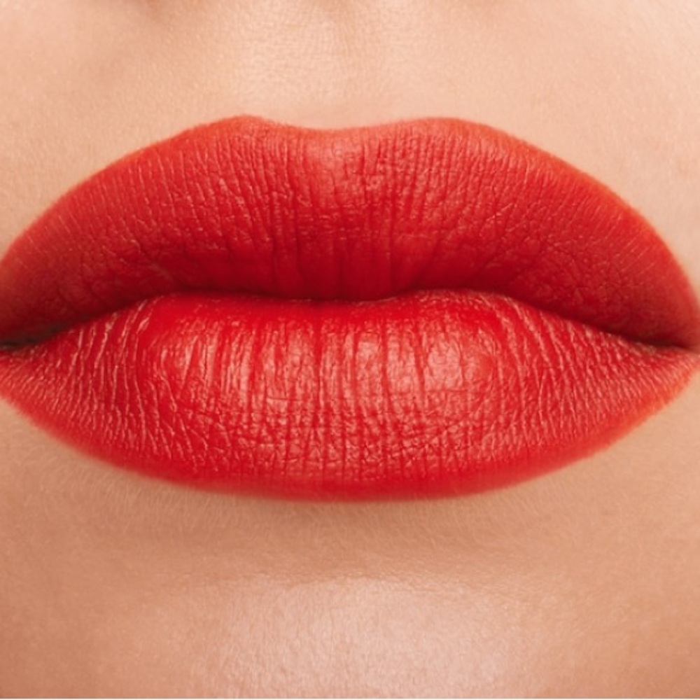 LAST 💋 OVERSTATEMENT a M·A·CXIMAL SILKY MATTE LIPSTICK. RETAIL $25. **NEW.